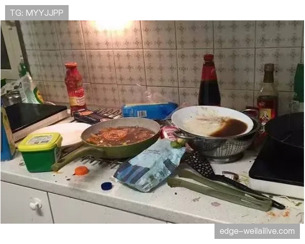 王燊超训练完直接钻进厨房煲汤,这自律和烟火气谁懂啊 王燊超训练完直接钻进厨房煲汤,这自律和烟火气谁懂啊